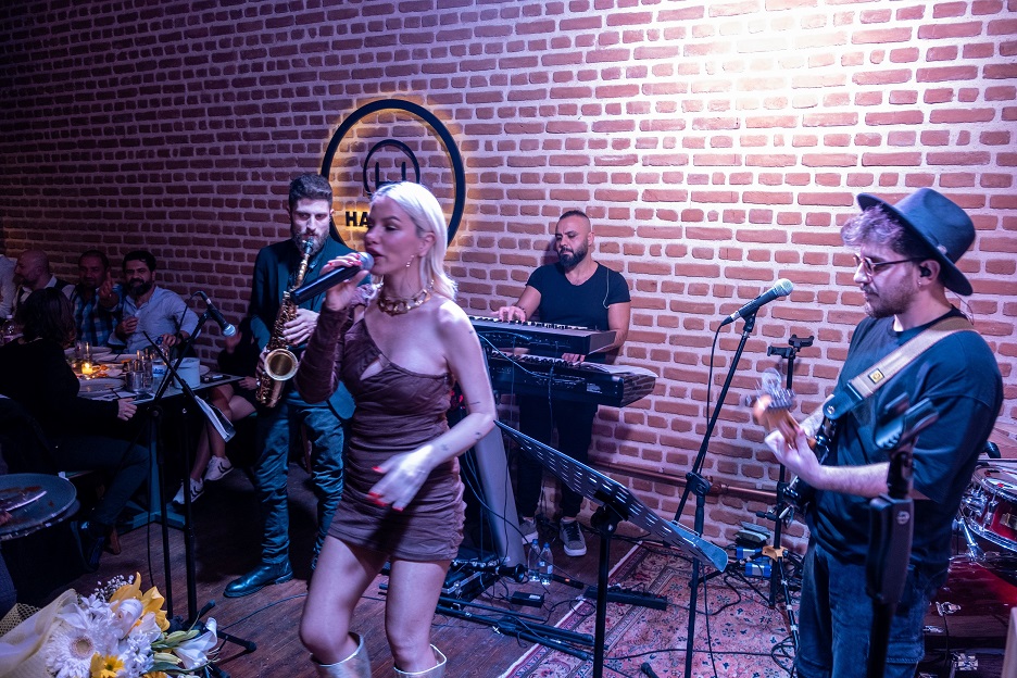 Seçil Gür&#039;den Flaş Dekolte Açıklaması