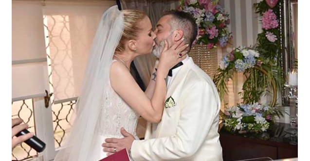 Eşinden Boşandı! İşte İlk Açıklaması