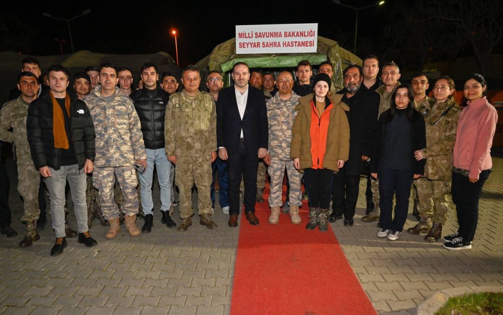 Al Sancak ve Gönül Dağı Dizisi Oyuncuları Deprem Bölgesine Gitti