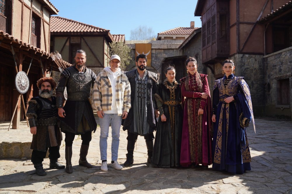 Mesut Özil 'Kuruluş Osman'ın Setini Ziyaret Etti