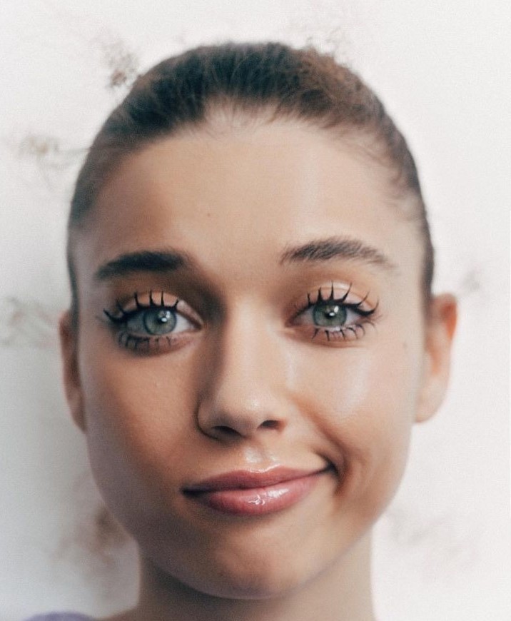 Afra Saraçoğlu&#039;nun Çocukluk Fotoğrafı Sosyal Medyayı Salladı