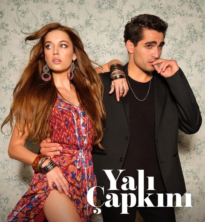 Afra Saraçoğlu&#039;nun Çocukluk Fotoğrafı Sosyal Medyayı Salladı