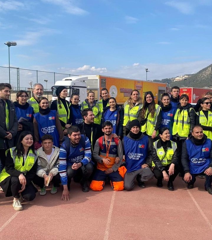 Aslı Tandoğan Depremzede Çiftin Nikah Şahidi Oldu 