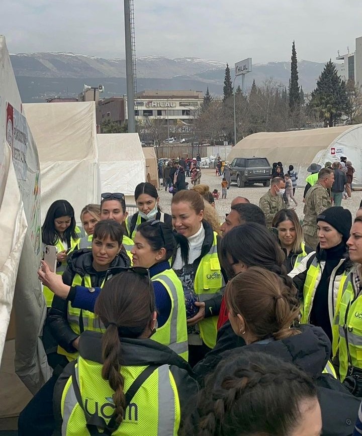 Aslı Tandoğan Depremzede Çiftin Nikah Şahidi Oldu 