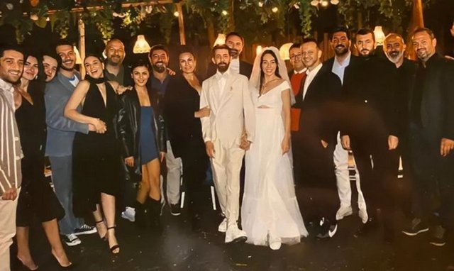 Ünlü Oyuncu Nikah Masasına Oturdu