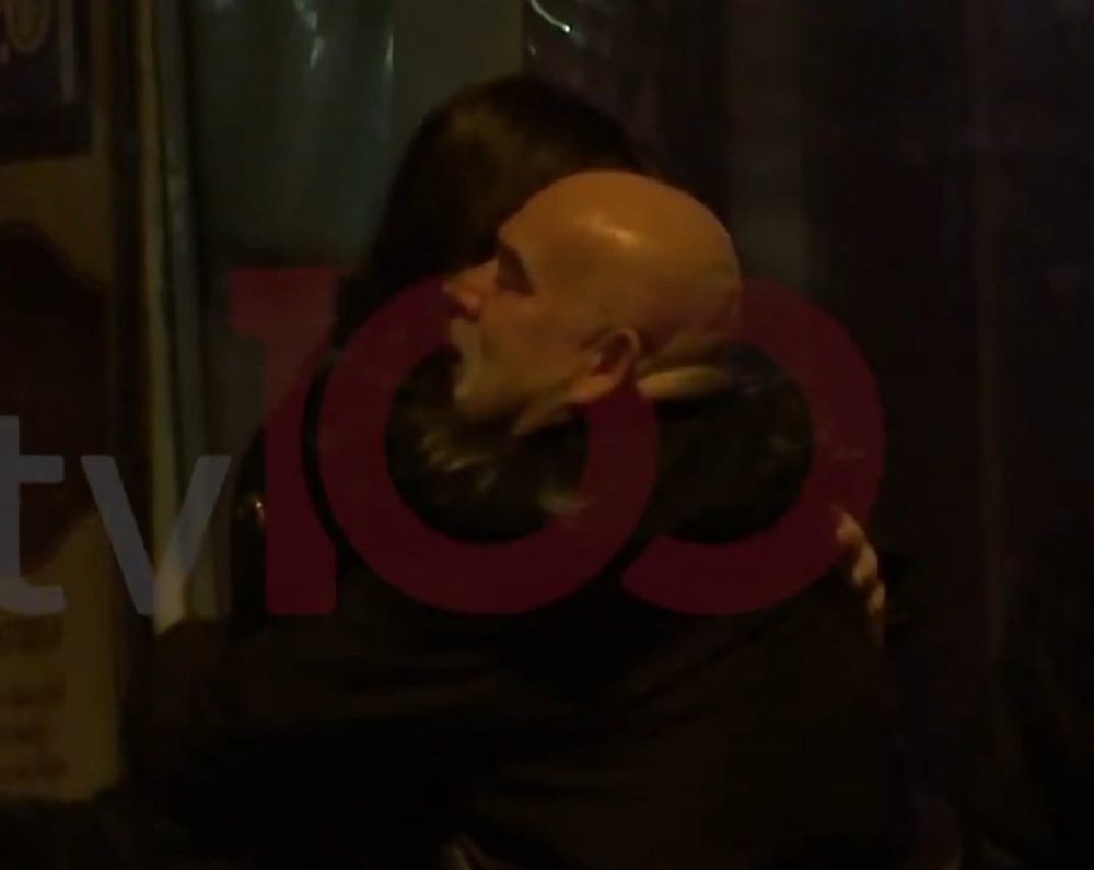 İhanet Yüzünden Boşanmıştı... Genç Sevgilisiyle Dudak Dudağa!