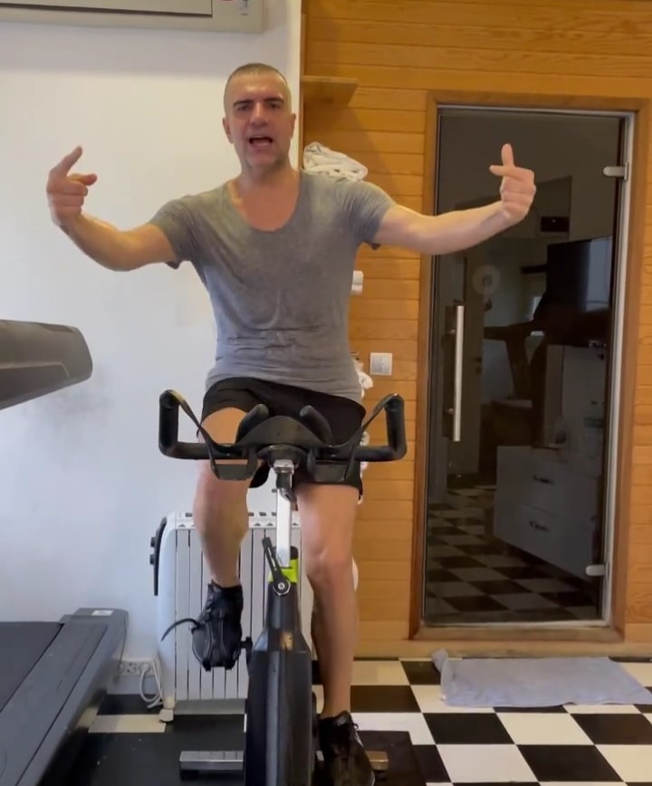 Berdan Mardini şarkıcı komşusuyla aşk yaşıyor