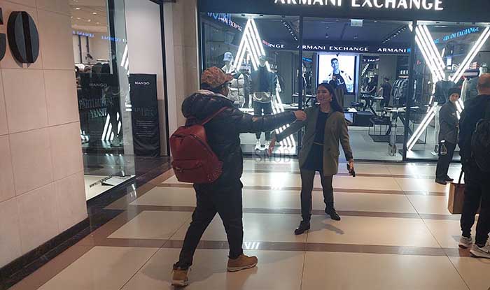 Gizemli Kız Arkadaşıyla Sarmaş Dolaş Görüntülendi