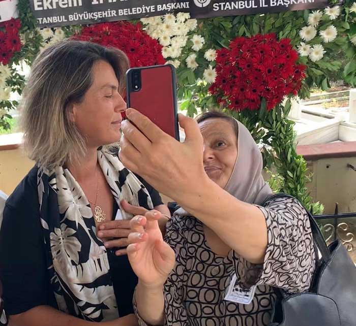 Cenazede Rezillik! Eski Eşi Şoke Oldu