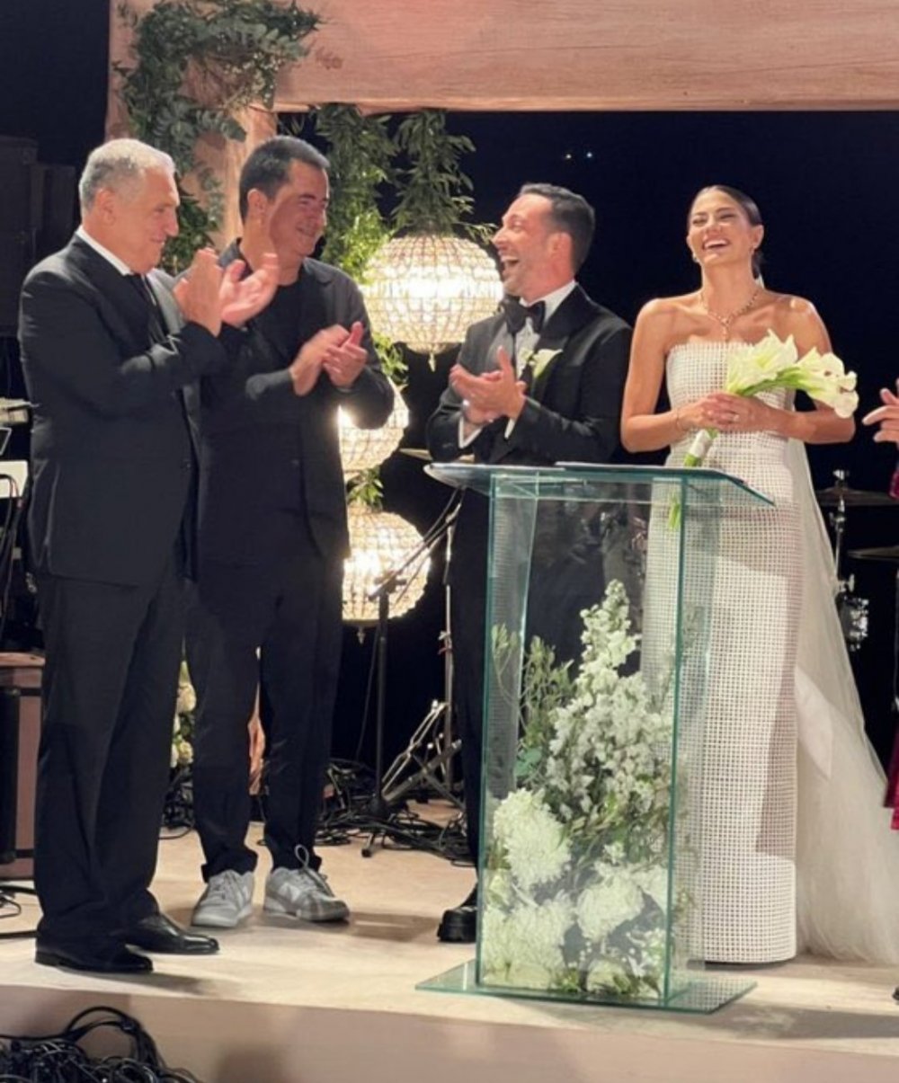 Demet Özdemir ile Oğuzhan Koç&#039;un düğünündeki o detay çok dikkat çekti