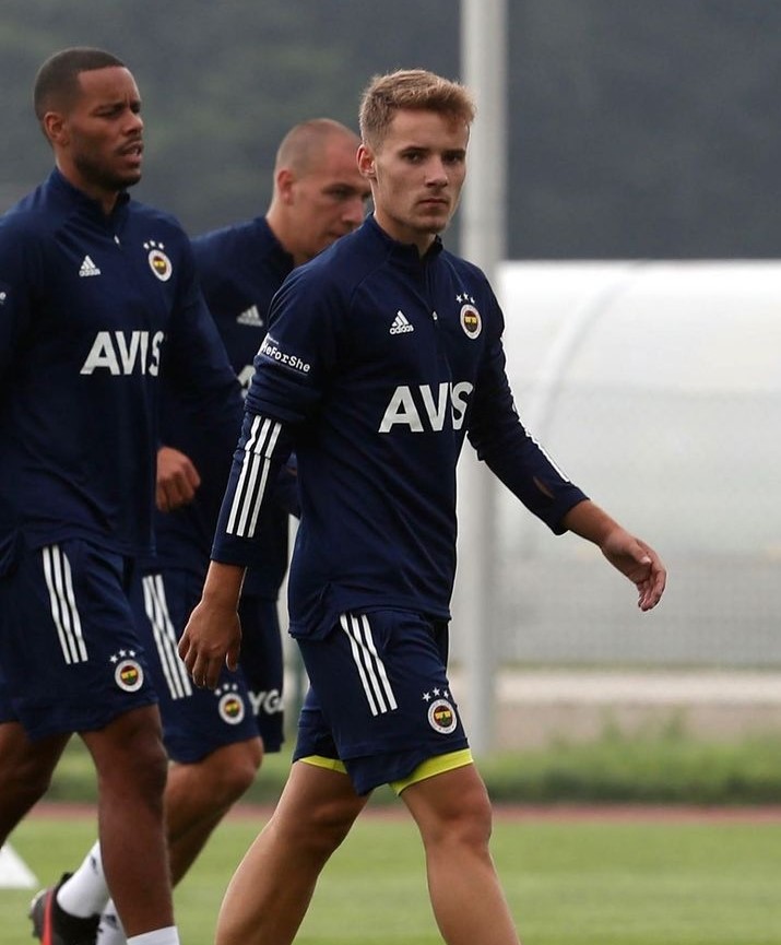 Ünlü Model Fenerbahçeli Futbolcuyla Aşk Yaşıyor! Yaş farkı dikkat çekiyor 