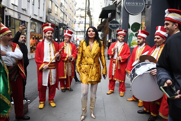 Ebru Polat&#039;tan kötü haber
