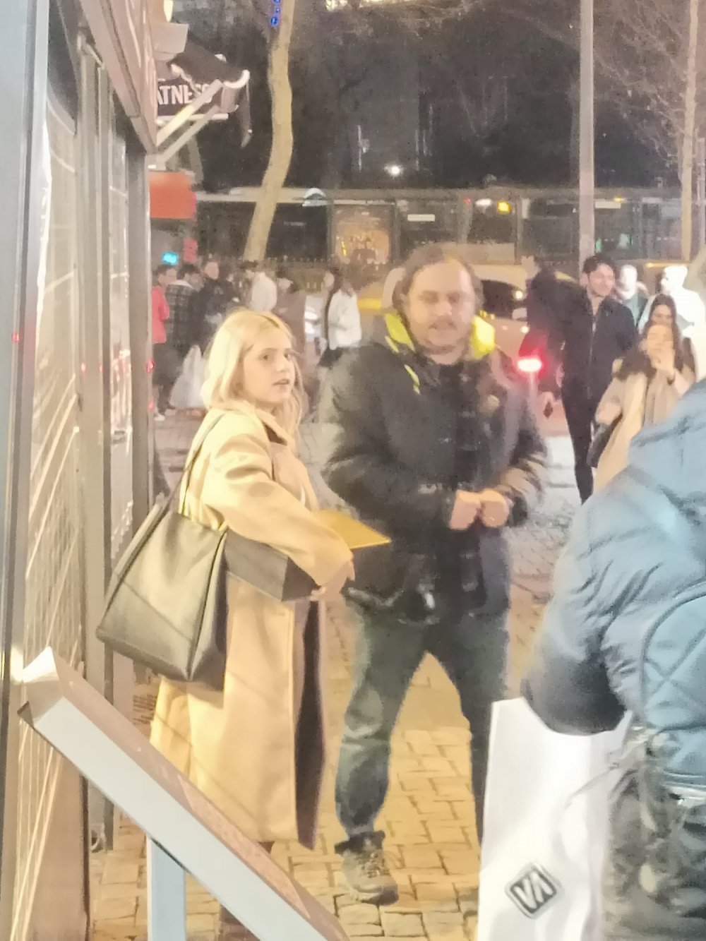 Ünlü Yazar Emrah Serbes Yıllar Sonra Görüntülendi