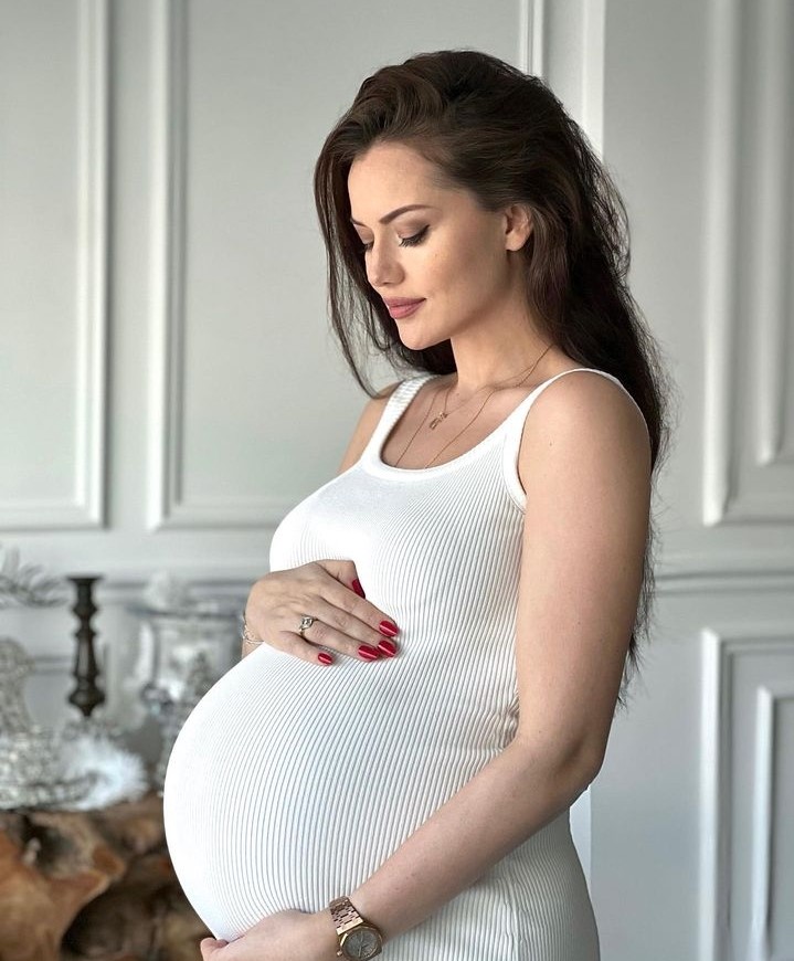 Fahriye Evcen ve Burak Özçivit&#039;in Çocuklarına Verecekleri İsim Belli Oldu