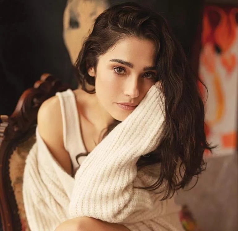 Funda Eryiğit ve Berkun Oya&#039;nın Bebeklerinin Cinsiyeti Belli Oldu