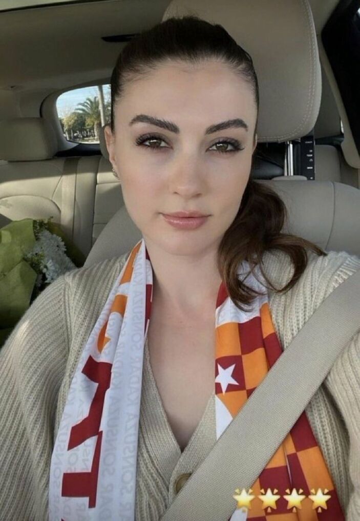 Burcu Özberk ile Galatasaraylı Futbolcu Nicolo Zaniolo Aşk mı Yaşıyor?
