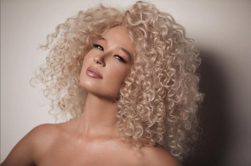 Gülçin Ergül: Topluma iyi hizmet eden sanatçılar alkış alsın isterdim