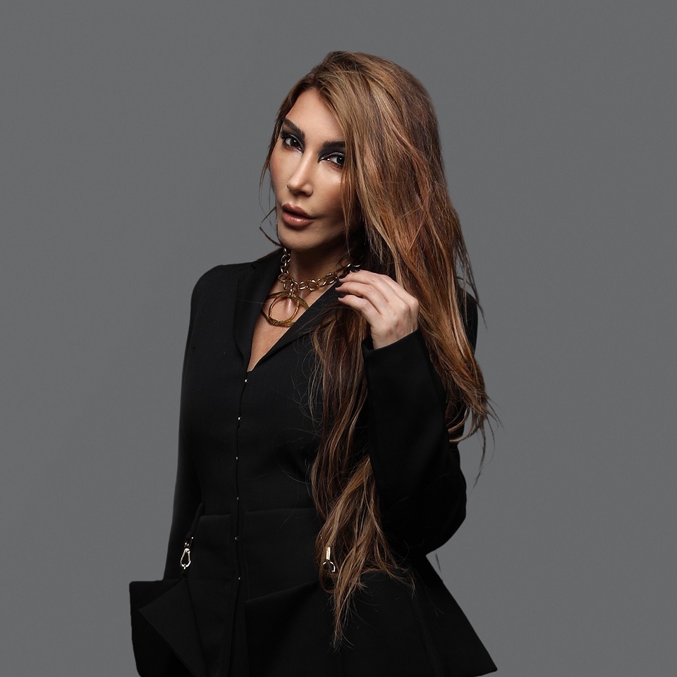 Hande Yener, Depremzede Abdurrahman Aydın ile Görüntülü Konuşup Moral Verdi