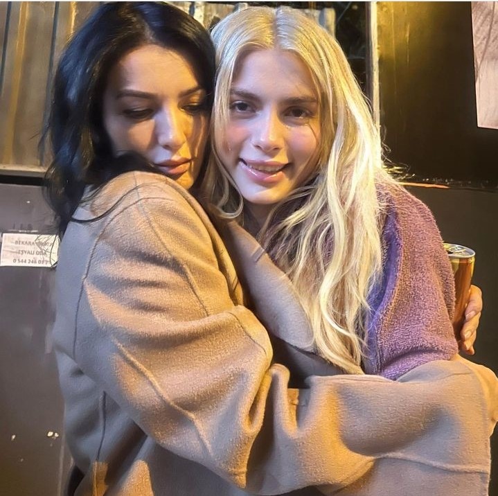 Havva Öztel Gelinlik Giydi!