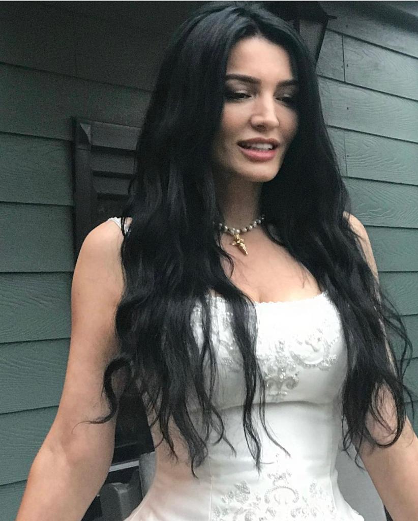 Havva Öztel Gelinlik Giydi!