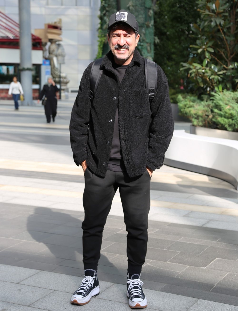 Bıyıklar Bir Sene Daha Benimle