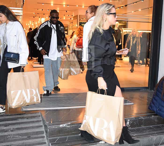 Erkek Arkadaşıyla Görüntülendi! Aşk Açıklaması...