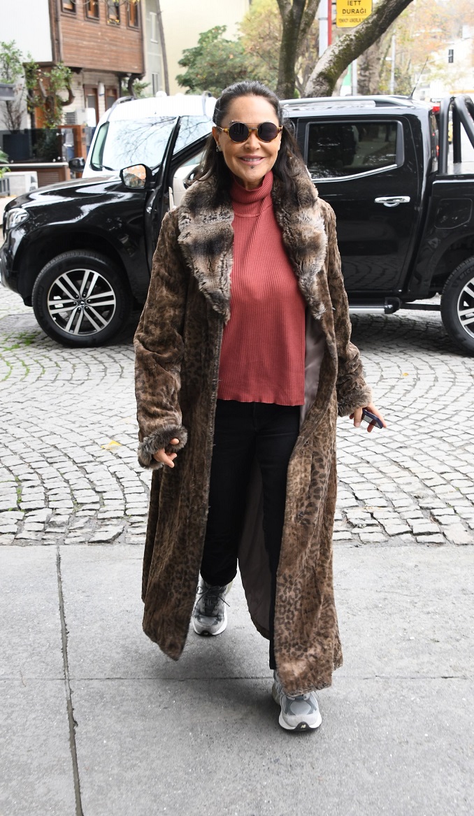 Hülya Avşar golfe merak sardı&nbsp;