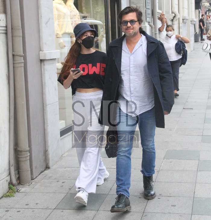 El Ele Görüntülendiler! Evlilik Açıklaması