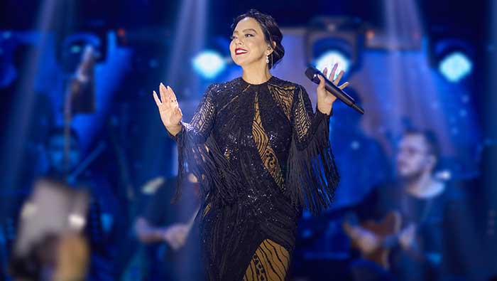 Sahnede Ebru Gündeş Fırtınası Esti!