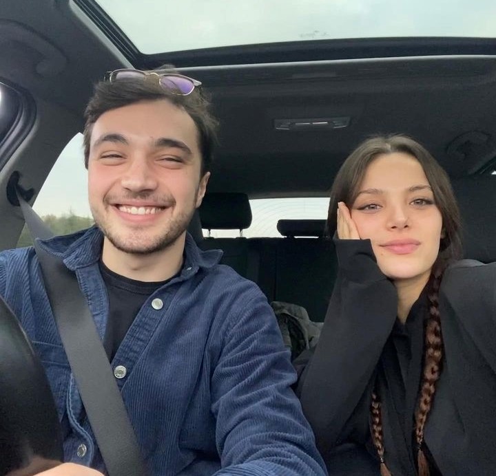 Leyla Tanlar ve Burak Dakak'tan Aşk Pozu