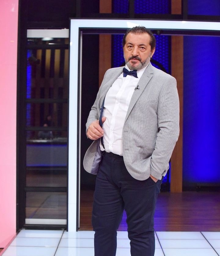 Mehmet Yalçınkaya, Çocukluk ve Gençlik Fotoğraflarını Paylaştı! O Halini Görenler Şok Oldu