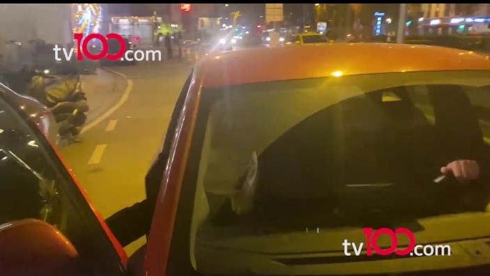 Merve Boluğur, yine yaptı yapacağını... Derin yırtmacıyla sosyal medyayı ayağa kaldırdı