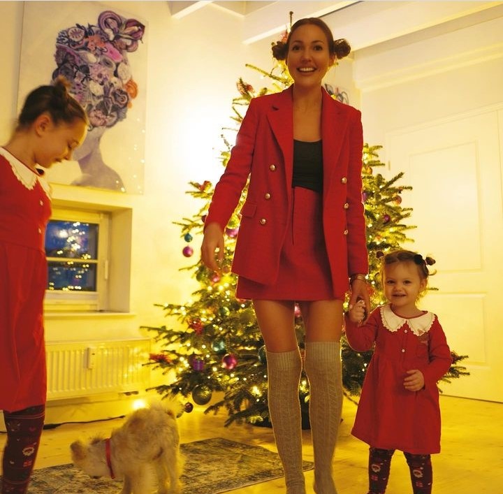 Meryem Uzerli Kızlarını Paylaştı! O Detay Dikkat Çekti 