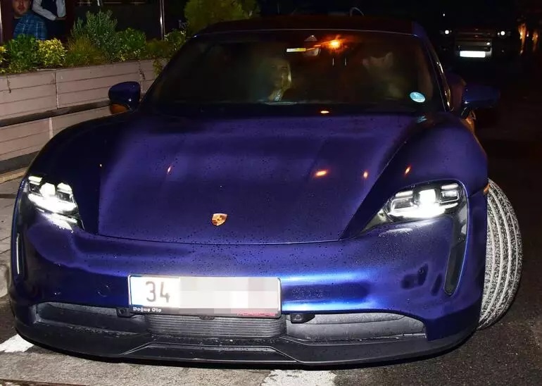 Mustafa Sandal ile Eşi Melis Sandal&#039;ın 7.5 Milyonluk Aracı Ortaya Çıktı