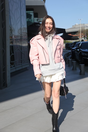 Neslihan Atagül&#039;e soğuk hava vız geldi