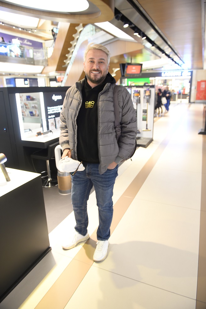 Yeni Filmi İçin Saçını Sarıya Boyatan Onur Büyüktopçu, Bakın Kime Benzetiliyor?