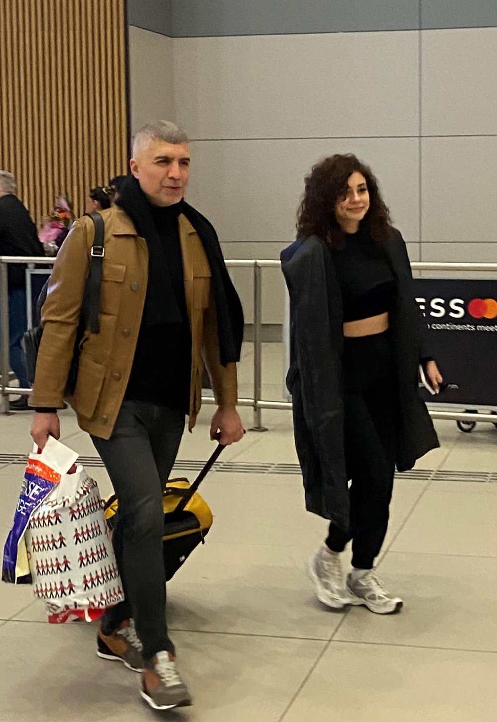 Samar Dadgar ile Evlenen Özcan Deniz Düğüne Karşı Çıkan Annesi İçin Bakın Ne Dedi?