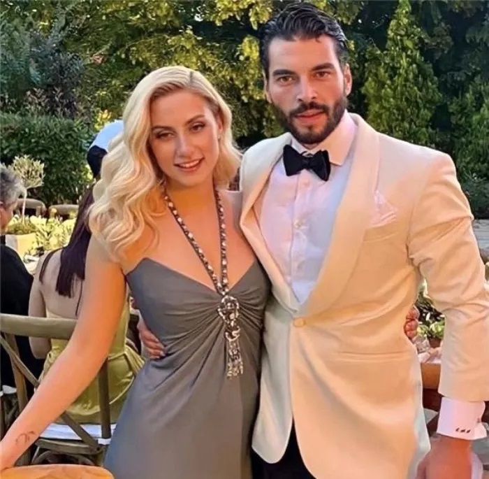 Akın Akınözü Evleniyor mu?