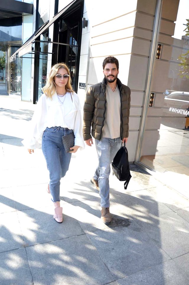 Akın Akınözü Evleniyor mu?