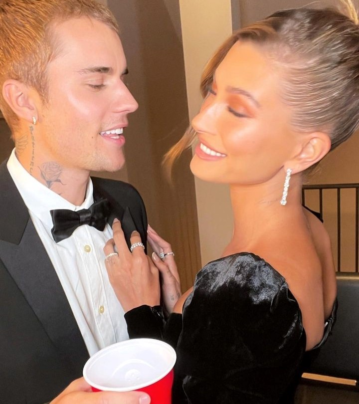 Dünyaca Ünlü Şarkıcı Eski Sevgilisinin Eşini Instagram&#039;dan Takibe Aldı! Takip Nedenini Açıklayarak Dikkat Çekti