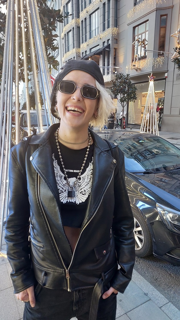 Senem Kuyucuoğlu: Otostop Çekerek Türkiye&#039;yi Dolaşacağım 