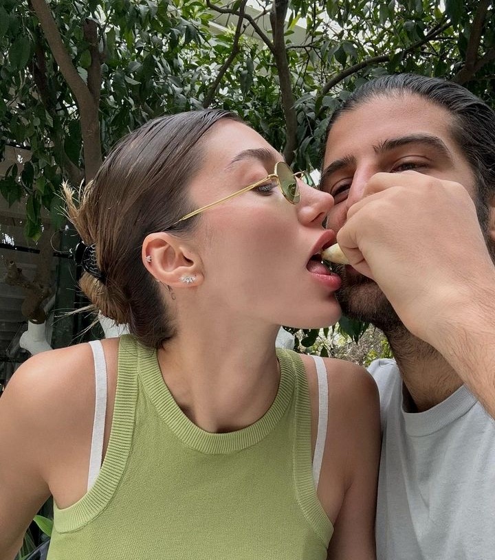 Ünlü Çift Sosyal Medyada Aşka Geldi