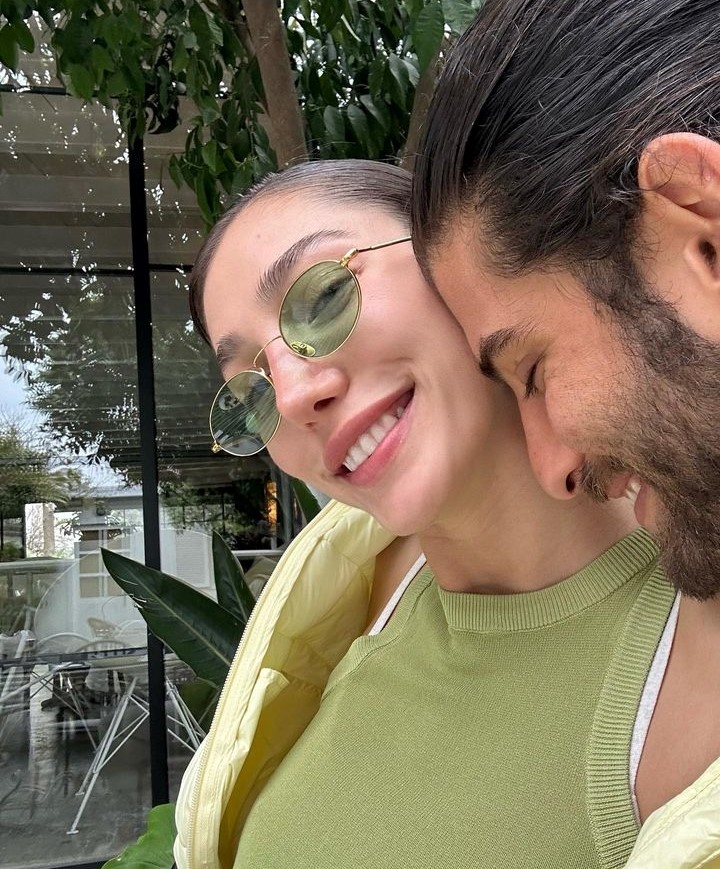 Ünlü Çift Sosyal Medyada Aşka Geldi