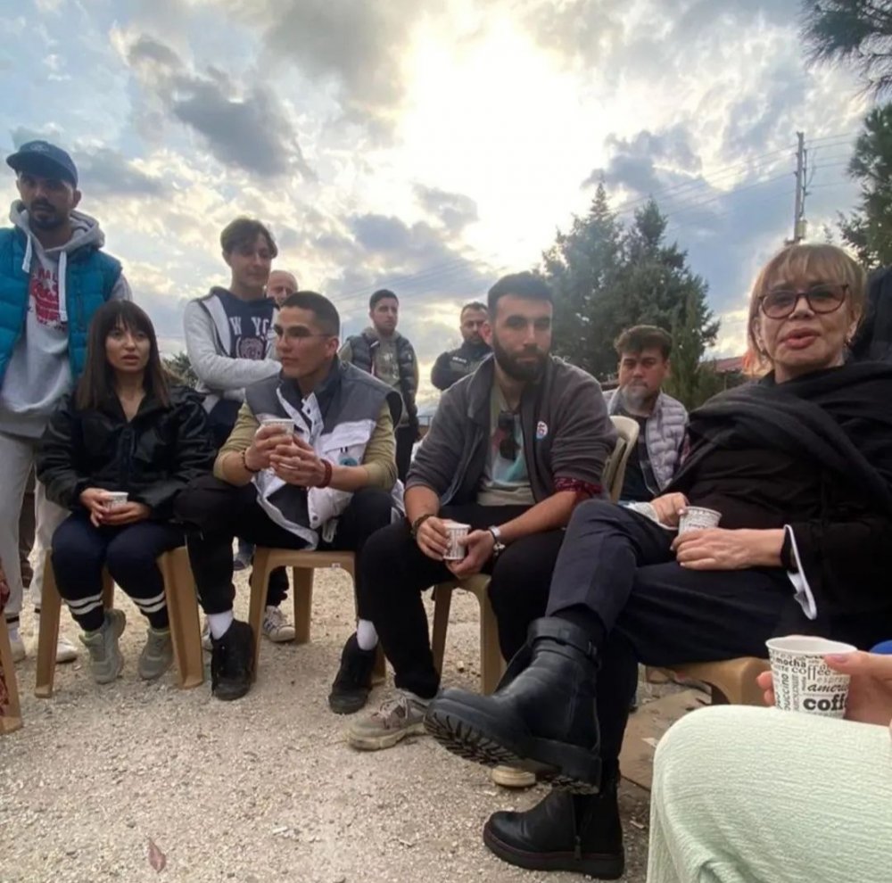 Sezen Aksu Deprem Bölgesine Gitti...