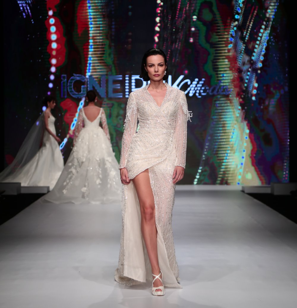 Damatlıkları Bayan Modeller Tanıttı